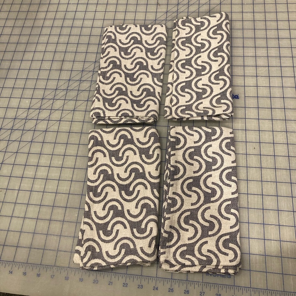 NWOT Set of 4 Dusen Dusen woven napkins